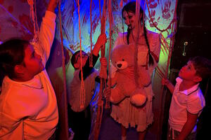 Фотография перформанса Аннабель в доме чудес от компании Play Room (Фото 5)